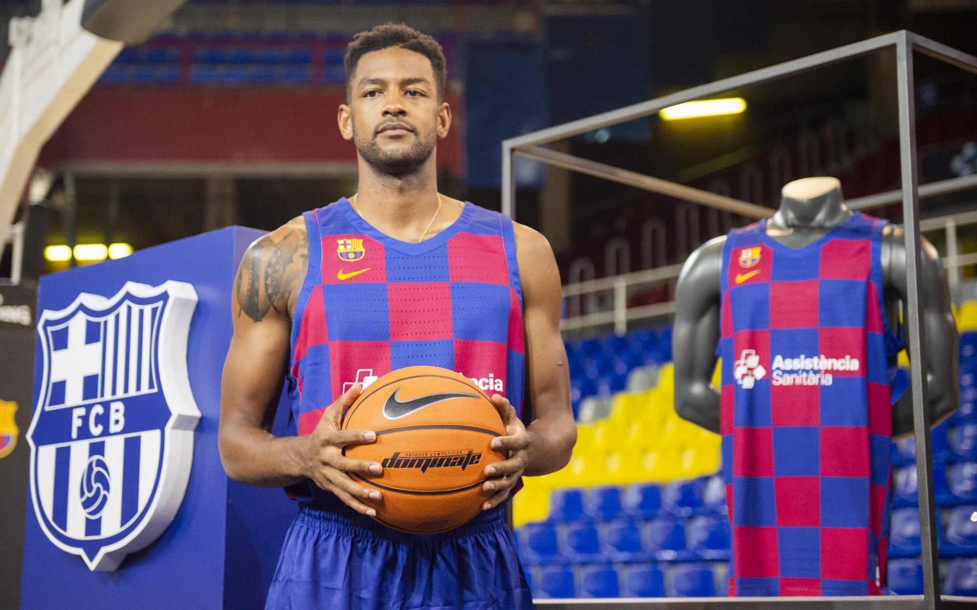 Barcelona skladá hviezdny tím, z ktorého ide strach. Podarí sa jej presvedčiť aj Gasola?