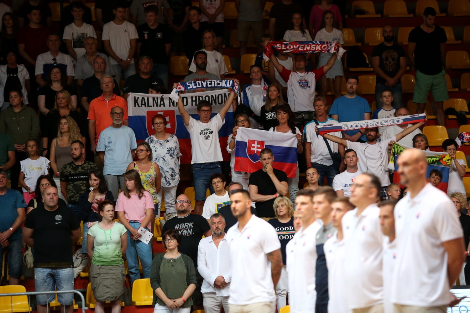 Basketbalisti zadarmo, príďte povzbudiť reprezentáciu proti Rumunsku v bielom