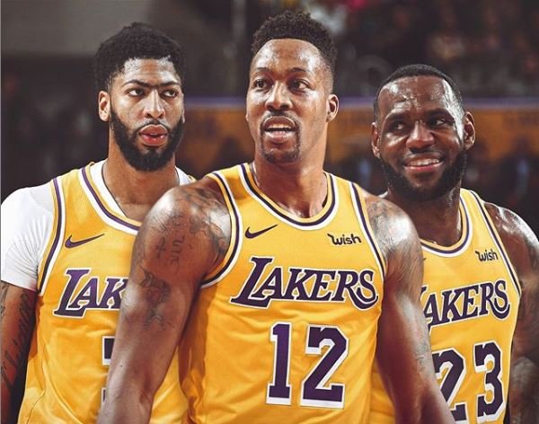 Prišiel do Lakers ako hviezda, avšak pohorel. Teraz im má pomôcť k titulu