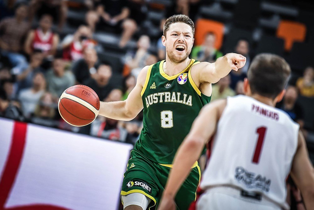 V NBA ho nechceli, napokon v nej vyhral titul a teraz chce medailu pre Austráliu