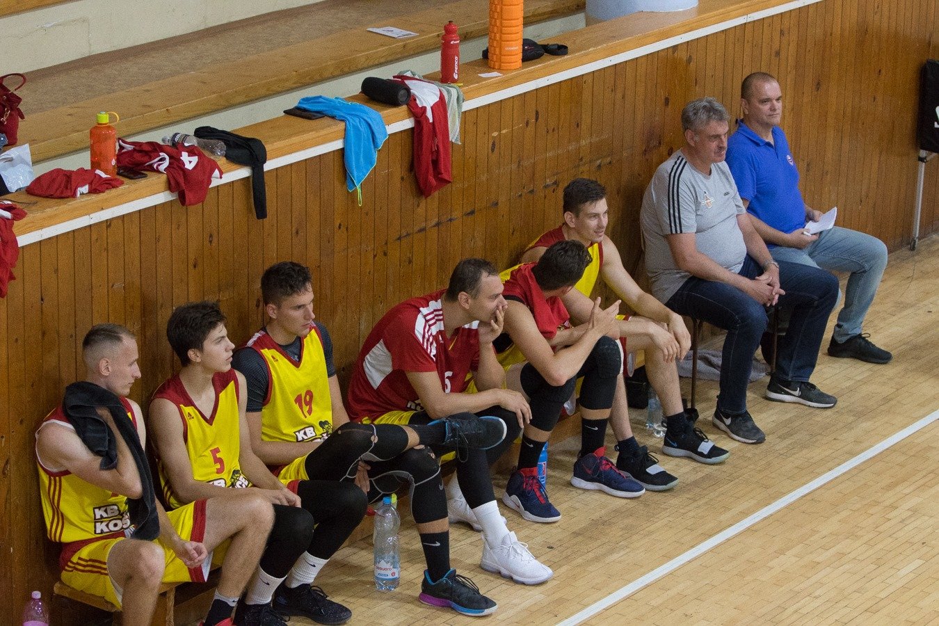 Na východe majú na čele rovnako bodov dve Slávie, na západe vedie Považská