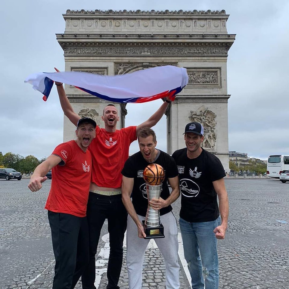 Skvelý úspech slovenského 3×3 basketbalu. Prievidzský Meferes bral v Paríži druhé miesto
