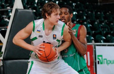 Lučenec hlási posilu pod kôš. Ukrajinec Anikienko má 218 cm