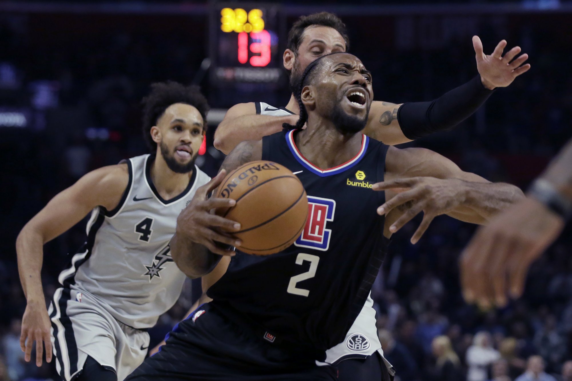 VIDEO: Clippers zdolali Spurs, Leonard pomohol 38 bodmi