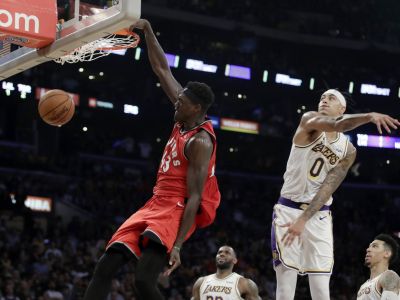 VIDEO: Krásne zblokoval Jamesa, oslabené Toronto prekvapilo Lakers