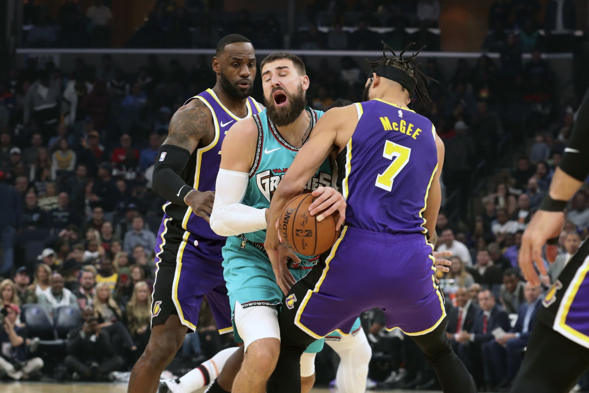 VIDEO: Ďalšia výhra pre Lakers. LaVine explodoval s 49 bodmi