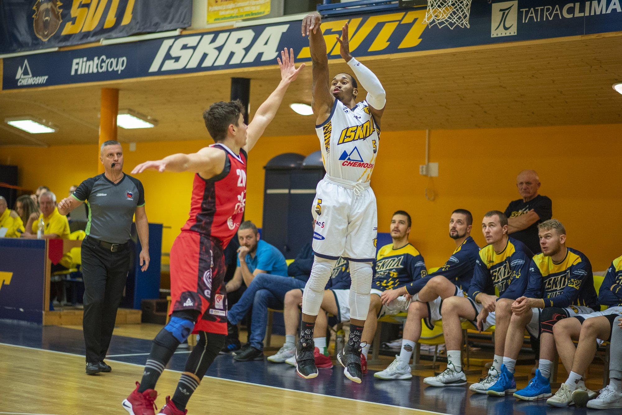 Vyžíva sa v defenzíve, predviedol parádne triple-double. Tvrdá práca sa vypláca, teší sa Johnson
