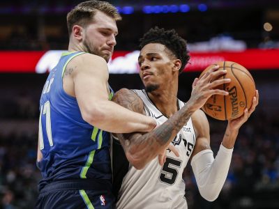 VIDEO: Dončič žiaril v texaskom derby. Popovich ho prirovnal k Magicovi