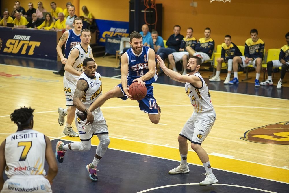 Timeout: Svit strieľal mizerne trestné hody, nedarili sa mu ani trojky, no napriek tomu zvíťazil