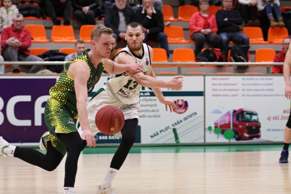 Žilina sa nikdy nevzdáva. V Handlovej žiaril 22-bodový Rožánek