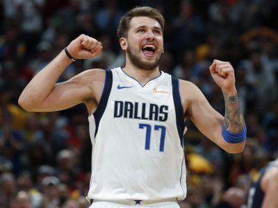 VIDEO: Skvelý návrat Dončiča. Sacramentu nasúkal 33 bodov, siahal na triple-double