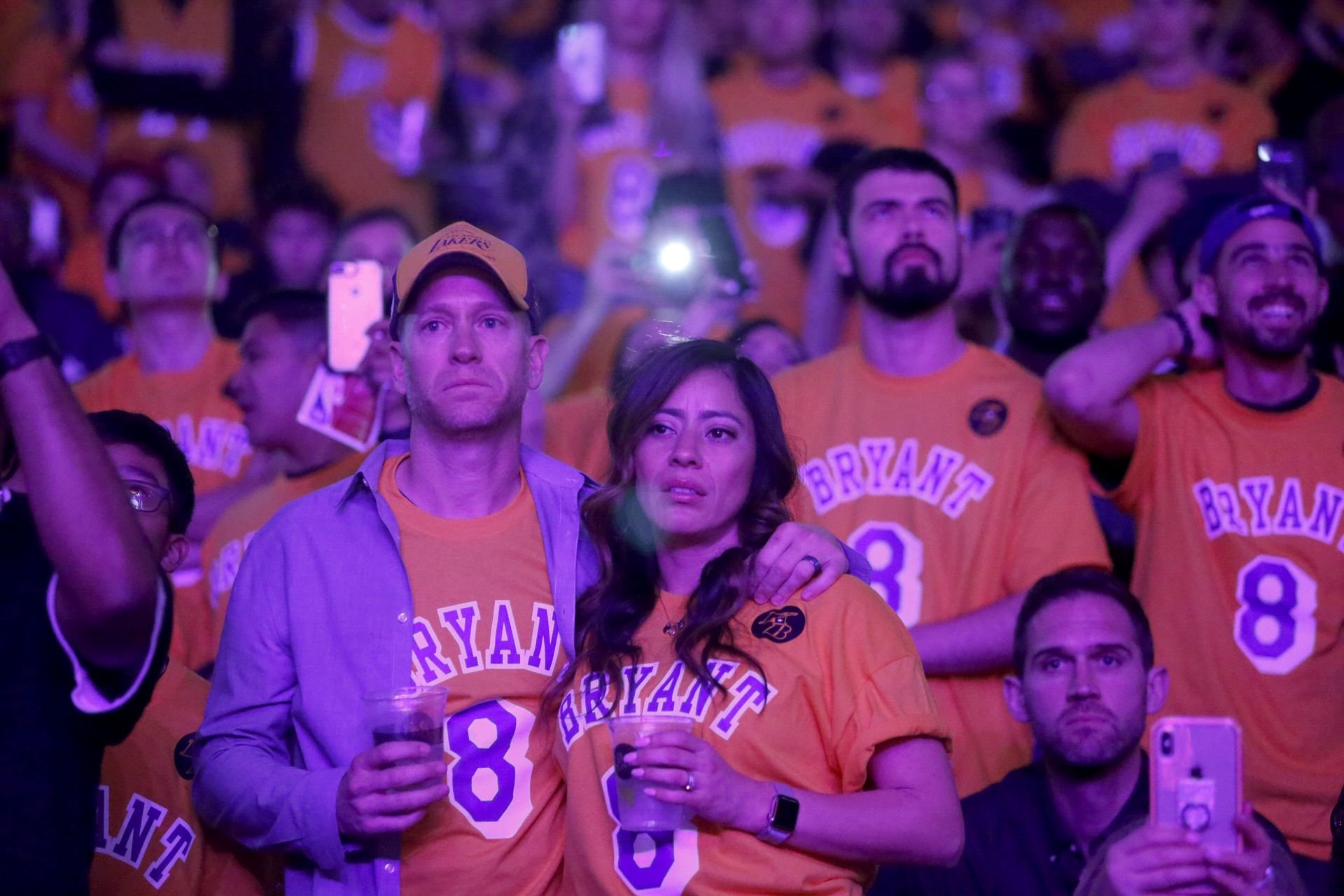 VIDEO: Lakers si uctili Bryanta a potom sledovali super výkon Lillarda