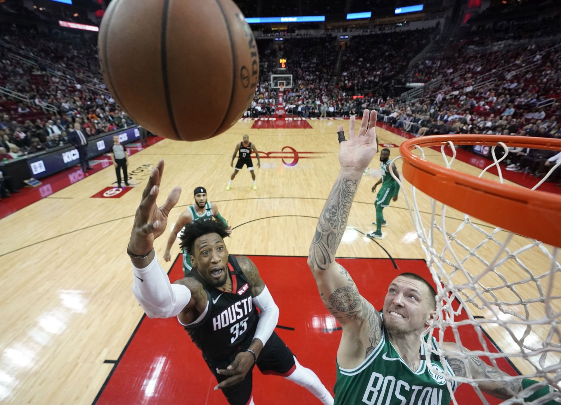 VIDEO: Harden s Westbrookom obrali Boston o víťaznú sériu