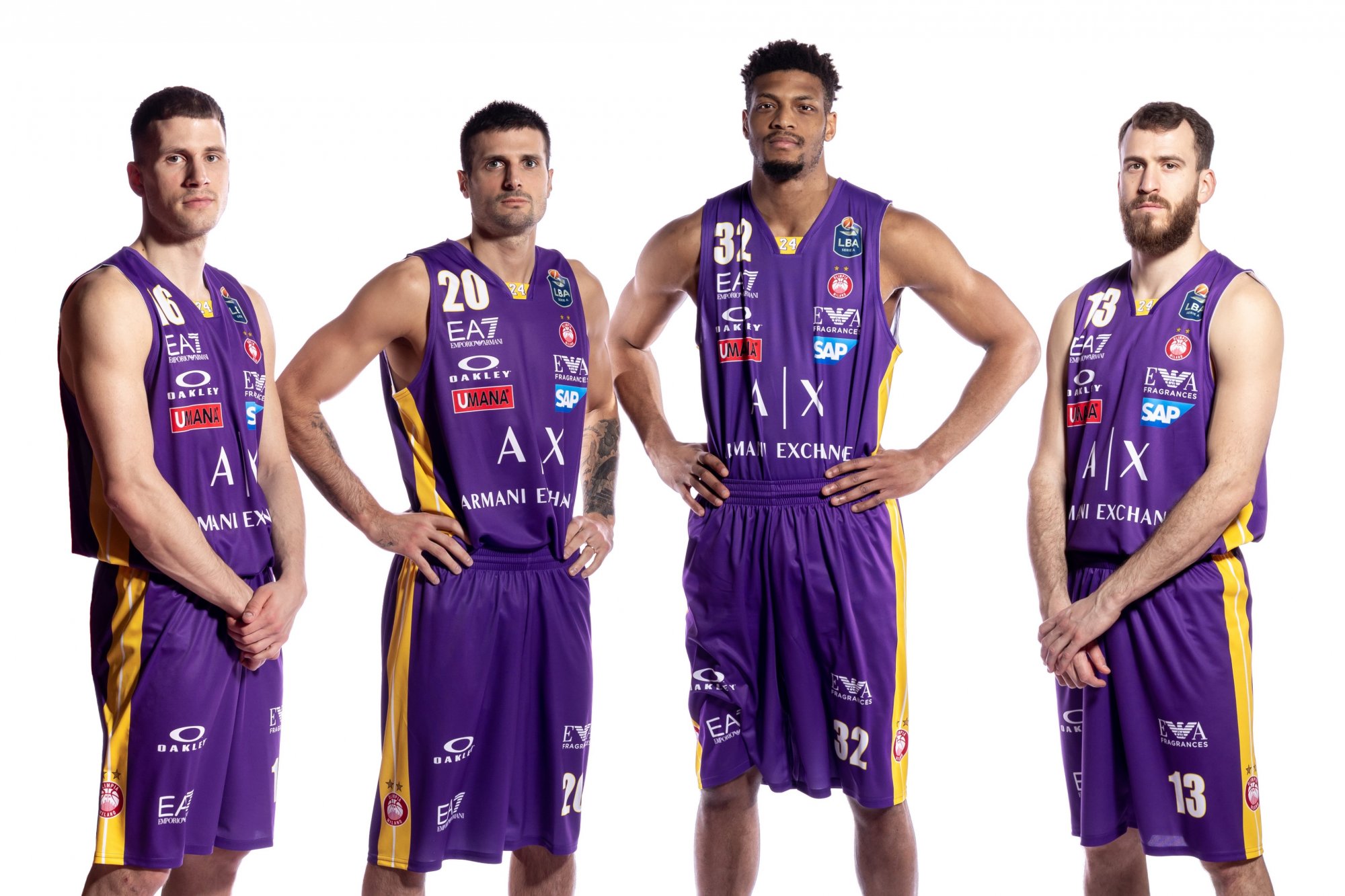 Slávny módny návrhár si uctí Kobeho pamiatku, jeho klub nastúpi v špeciálnych dresoch