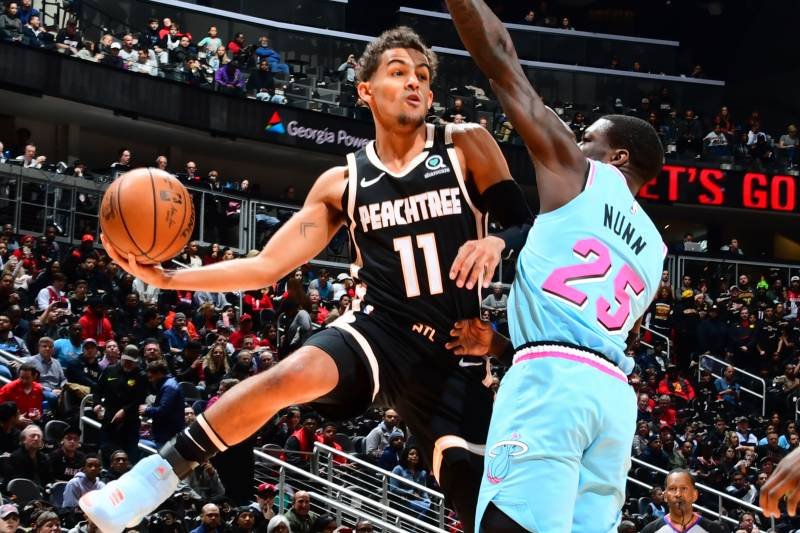 VIDEO: Päťdesiatbodový ohňostroj Younga, Warriors stále poslední