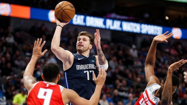 VIDEO: Osem dvojciferných strelcov Lakers, Dončičovi ušlo triple double