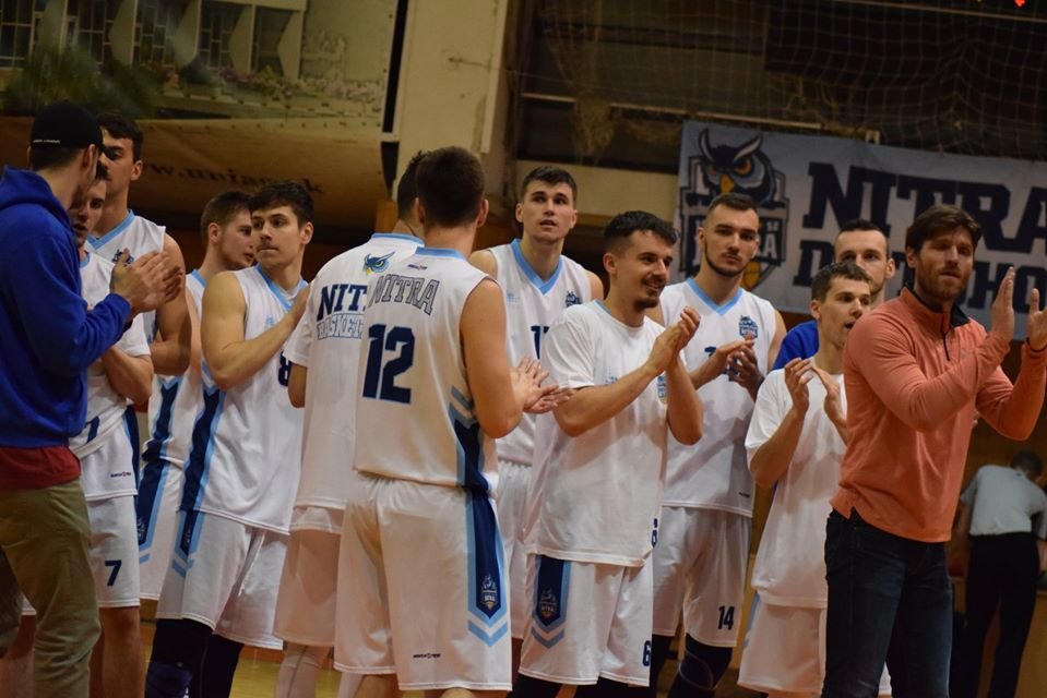 V prvej lige mužov má najlepšia trojka zhodný počet bodov