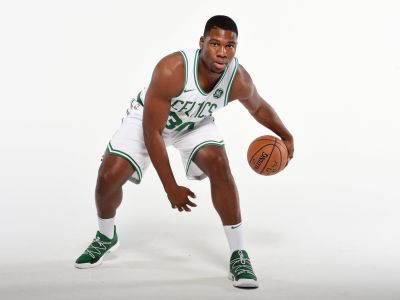 V NBA sa nepresadil, z Číny ho vyhnal koronavírus. Veľký francúzsky talent sa vracia domov