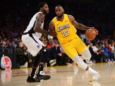 VIDEO: Leonard zatienil Jamesa, vianočné losangeleské derby pre Clippers