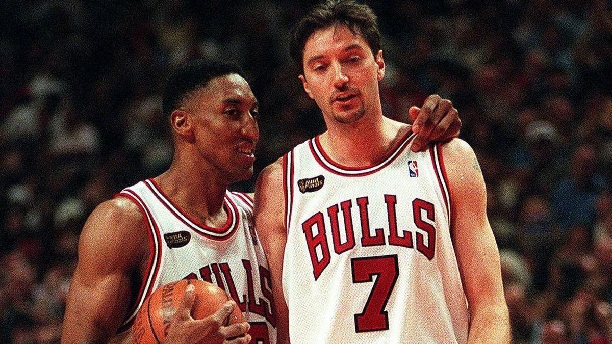 Biely Magic Johnson musel prežiť vojnu a bojovať o Jordanov rešpekt