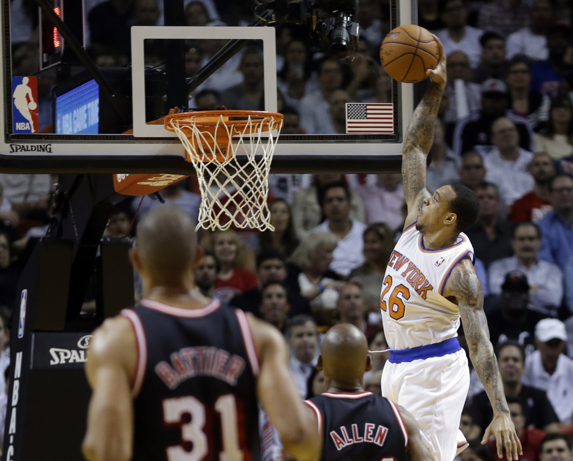 Dvojnásobného šampióna NBA Browna zatkli za streľbu na kupcov domu