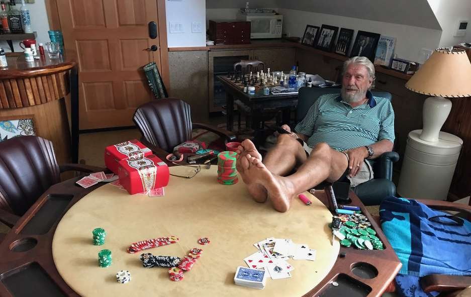 Legendárny Nelson má 80. Žije na Maui, kde pestuje kávu, kvety a cannabis
