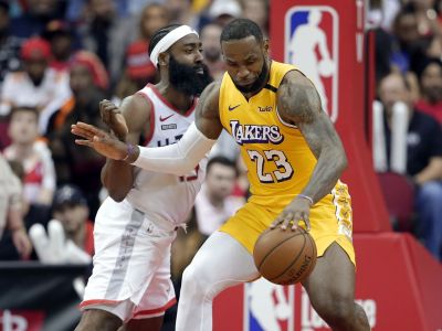 VIDEO: Lakers rabovali v Houstone, Ukrajinec ťahal Detroit