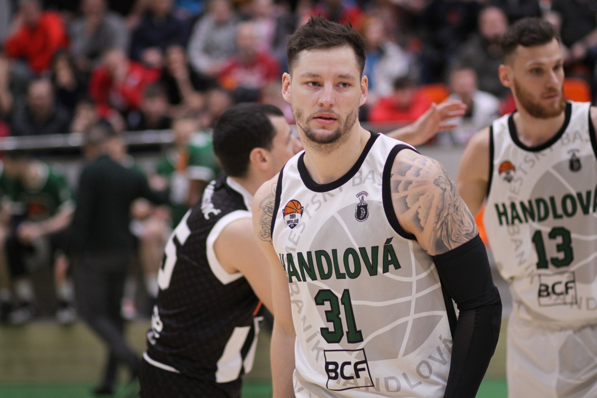 Jašš kosí, griluje a nad zahraničím neuvažuje. O jeho budúcnosti rozhodne rodina