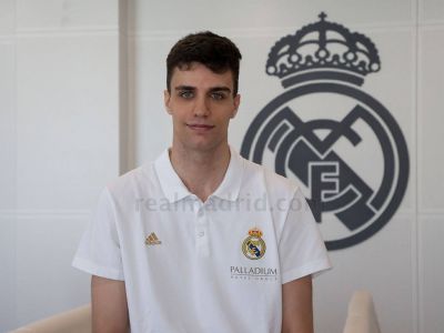 V španielskej lige debutoval ako 15-ročný, výnimočný rozohrávač bude hrať za Real Madrid
