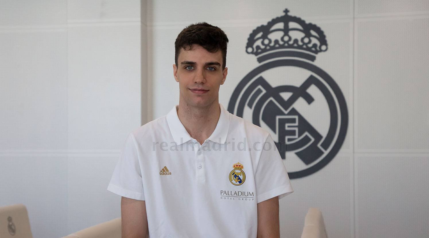 V španielskej lige debutoval ako 15-ročný, výnimočný rozohrávač bude hrať za Real Madrid