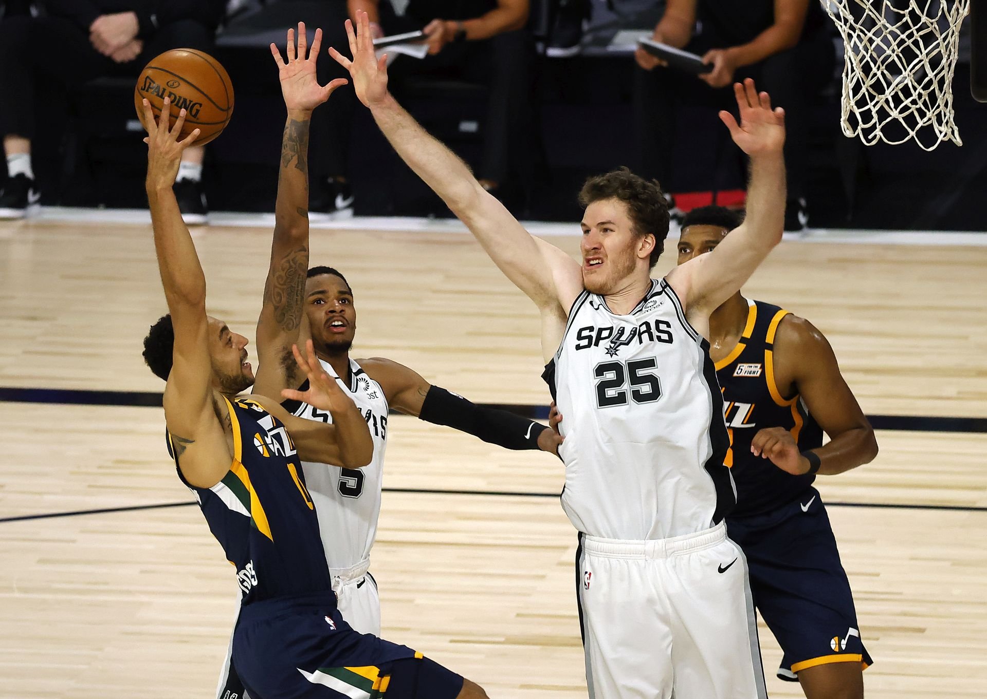 VIDEO: Spurs po 23 rokoch bez play-off, do play-in Portland a Memphis