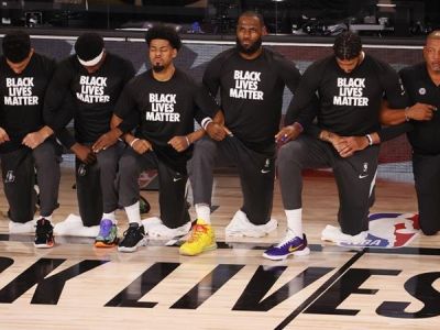 Nielen hráči NBA protestovali proti násilu polície