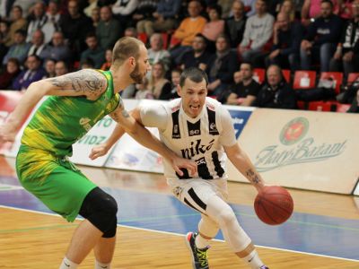 Vláda ustúpila, šport pokračuje. Na zápasoch bude maximálne 50 ľudí