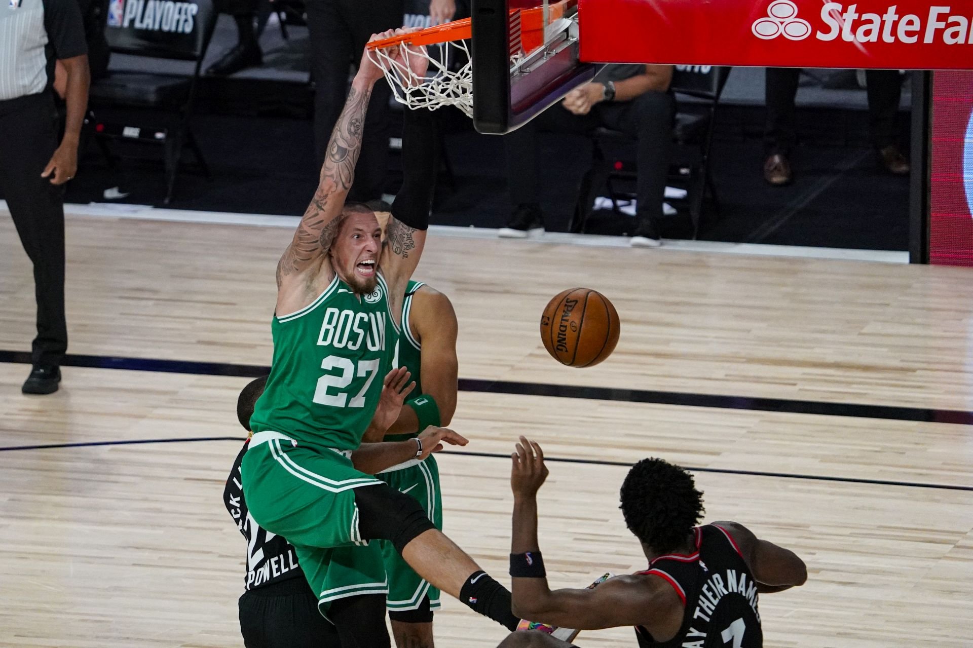 VIDEO: Celtics pretlačili šampiónov a sú v konferenčnom finále. Denver bojuje