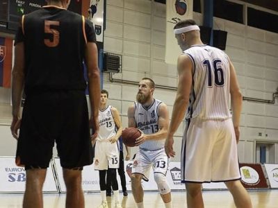 Patrioti a Rytieri budú hrať o titul, najväčšiu posilu však získal niekto iný