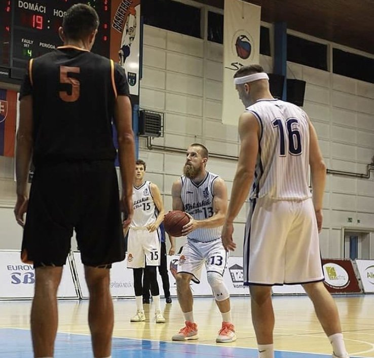 Patrioti a Rytieri budú hrať o titul, najväčšiu posilu však získal niekto iný