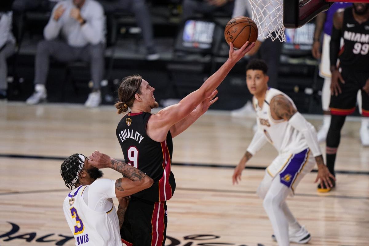 Anthonyho Davisa zatienil z lavičky. Olynyk obdivuje Steva Nasha, otec ho vyradil z tímu