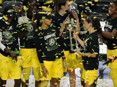 Šampiónkami WNBA sú Seattle Storm, vo finále žiarila dvojica Stewartová, Birdová