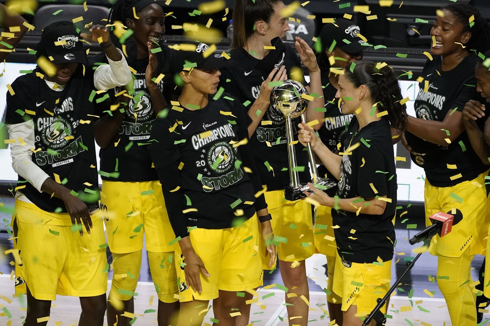 Šampiónkami WNBA sú Seattle Storm, vo finále žiarila dvojica Stewartová, Birdová