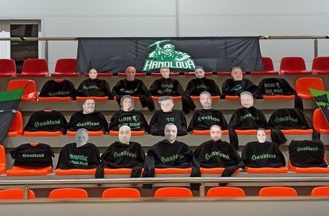Handlovskí Fanatici budú na zápase, aj keď nemôžu byť prítomní v hale