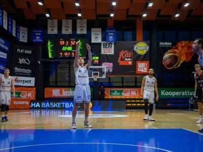 Odchovali ho Levice, hráva za USK. Pomohol k prerušeniu dlhočiznej série Nymburka
