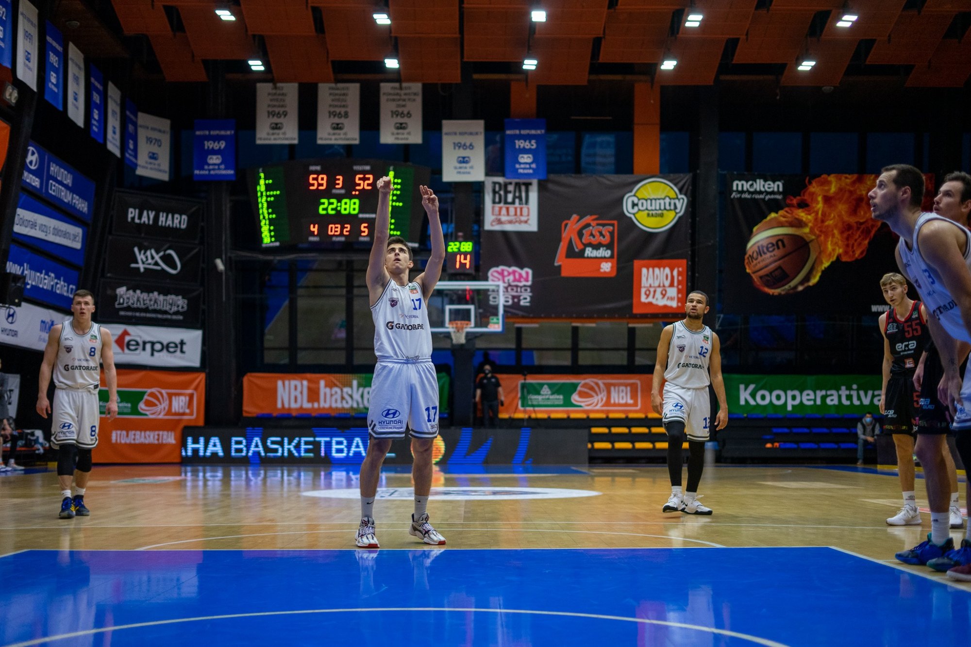 Odchovali ho Levice, hráva za USK. Pomohol k prerušeniu dlhočiznej série Nymburka