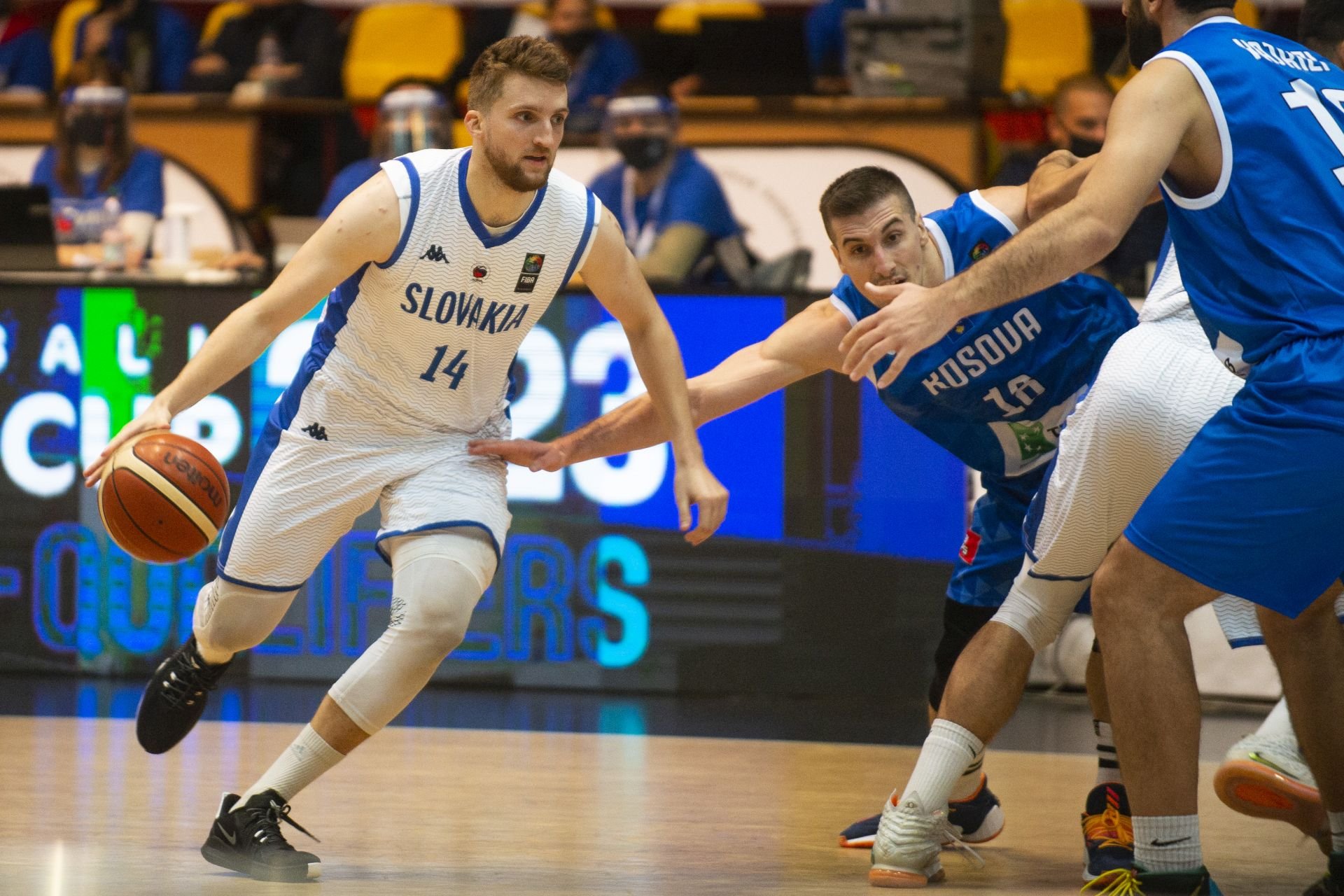 VIDEO: Slováci jasne zdolali Kosovo, lídrom 26-bodový Brodziansky