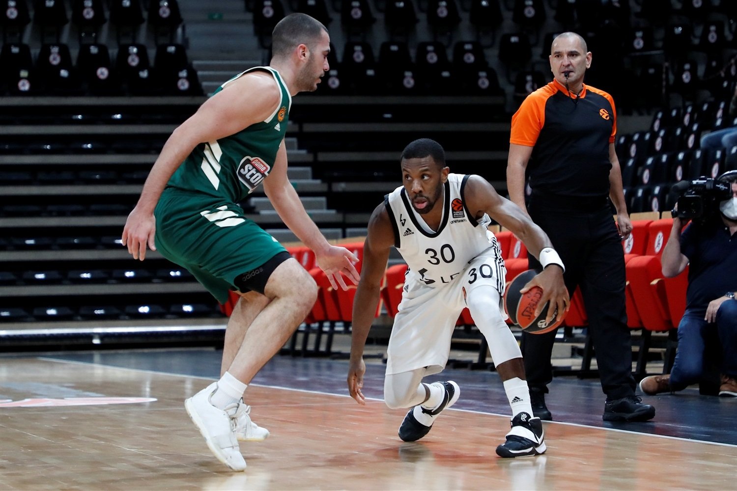 Golden State na európsky spôsob. ASVEL premenil proti Barcelone a Panathinaikosu 30 trojok