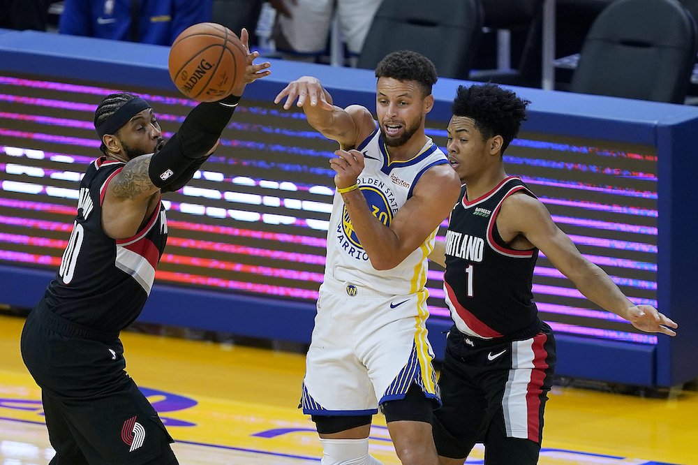 VIDEO: LeBron s triple-doublom, dominancia Portlandu nad Golden State