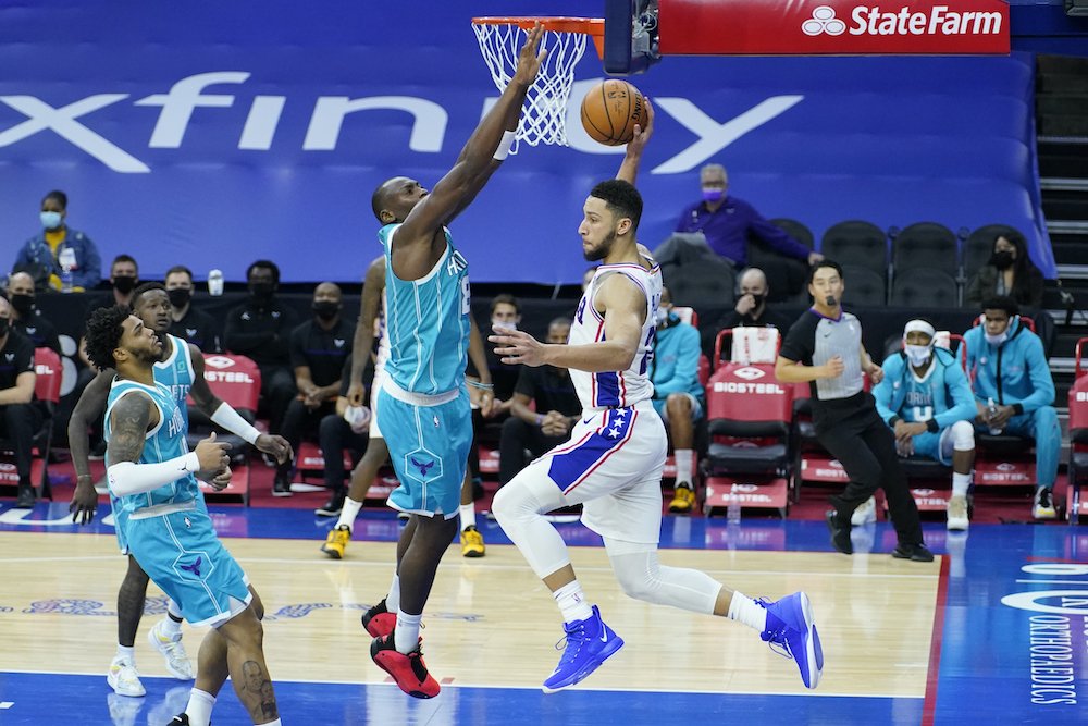 VIDEO: Philadelphia sa rozbieha, Houston uspel aj bez Hardena