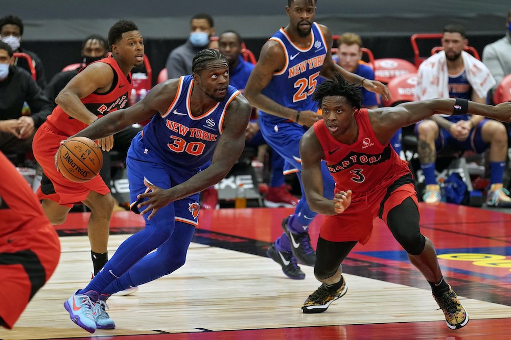 Hanba amerického športu sa pomaly dvíha, legendárna značka začala v NBA zaujímavo