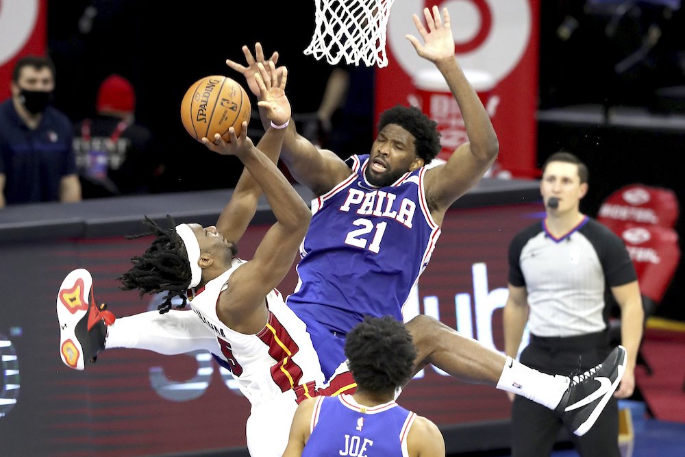 VIDEO: Philadelphia pretlačila finalistov z Miami, Embiid dal 45 bodov