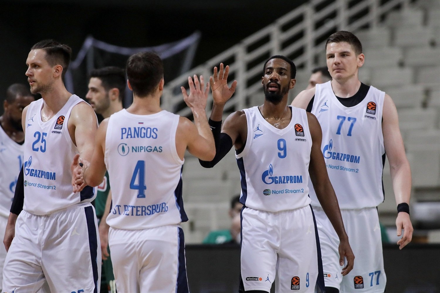 Ich vlajkovou loďou je futbal, Petrohradčanom však v Európe robí väčšiu radosť basketbal
