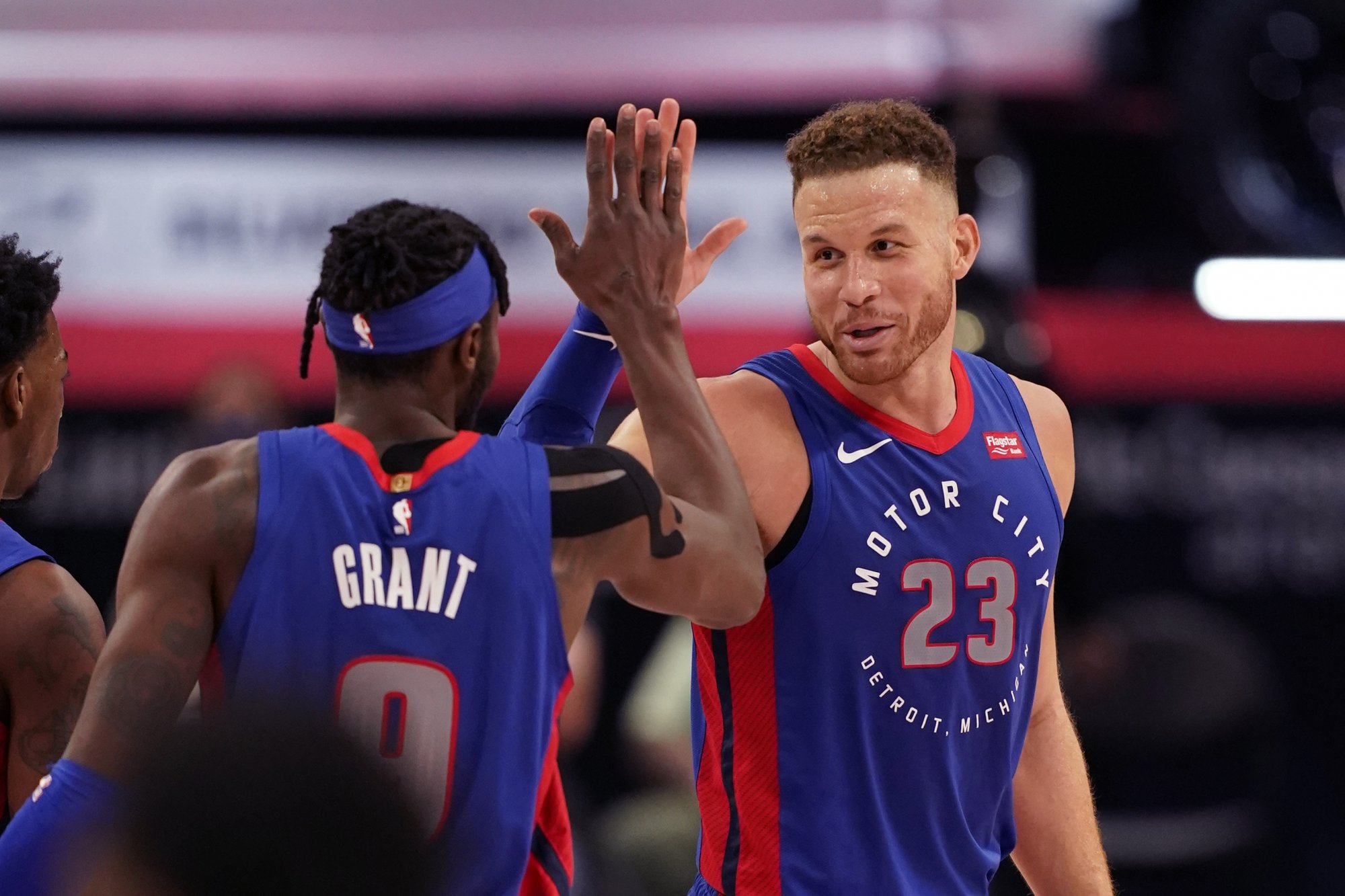 VIDEO: Detroit šokoval obhajcov z Lakers, Clippers vyhrali aj bez hviezd